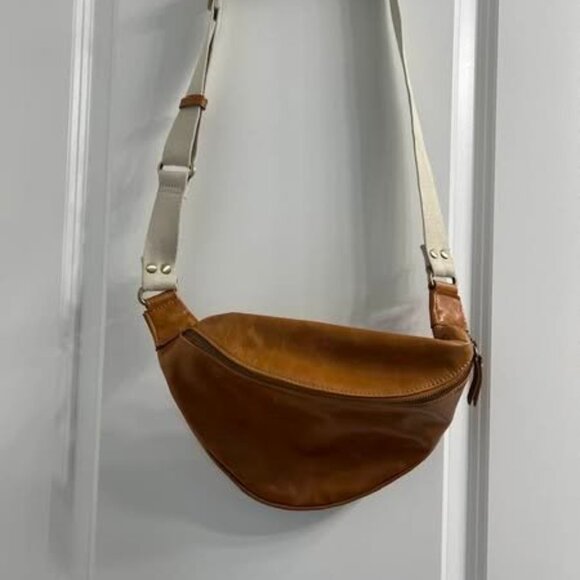 Andar Caramel Leather Crossbody Bag - Picture 2 of 6